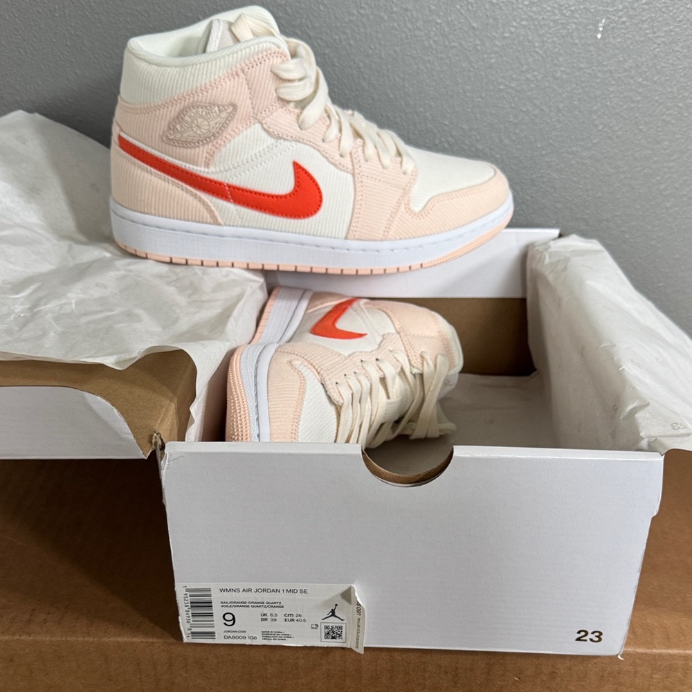 Nike Air Jordan 1 Mid SE, corduroy- size 9 new in box